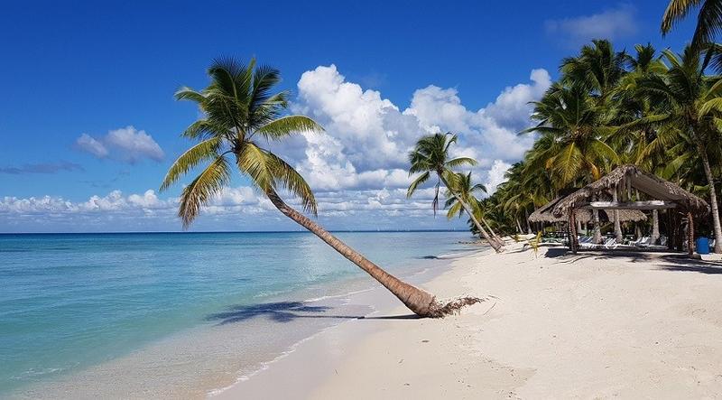 Ile trwa lot z Polski na Karaiby? Odkryj dokładny czas podróży!