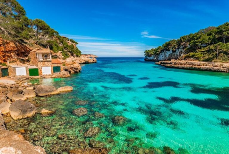 Ile trwa lot z Polski do Hiszpanii? Oto dokładny czas podróży!