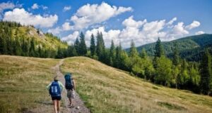 Turystyka piesza: Klucz do lepszego zdrowia i samopoczucia człowieka