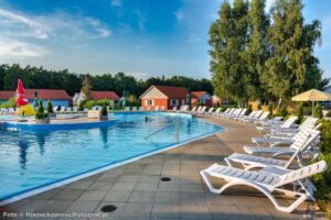 Idealne wakacje z dziećmi nad morzem w Kaczych Stawach – odkryj radość rodzinnych chwil