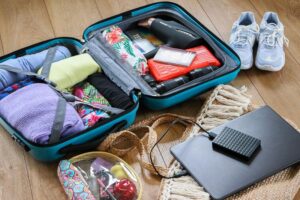 Co spakować na wyjazd nad morze – niezbędnik na letnie wakacje