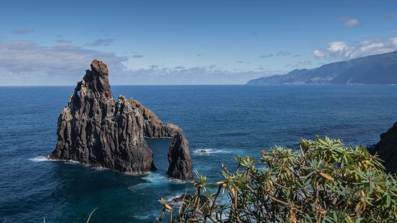 Jak długo trwa lot z Polski na Maderę? Poznaj dokładny czas podróży!