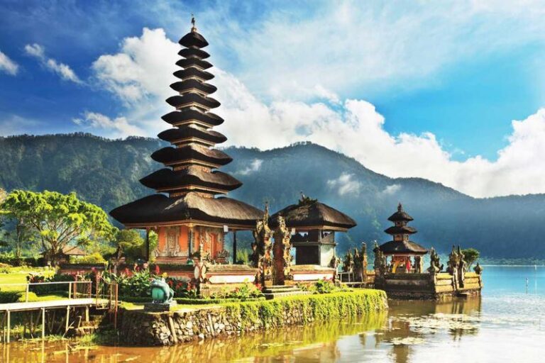 Jak długo trwa lot z Polski na Bali? Sprawdź, planując swoją podróż