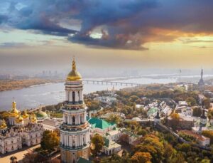 Bezpieczeństwo w Kijowie: Co warto wiedzieć przed wizytą?