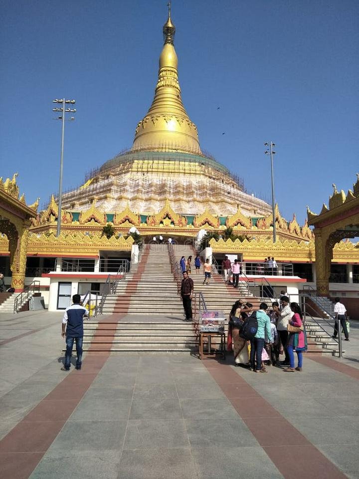 Zagrożenia i kontrowersje Vipassany