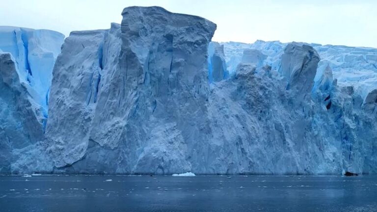 Antarktyda na mapie: odkryj kontynent i jego niezwykłe atrakcje