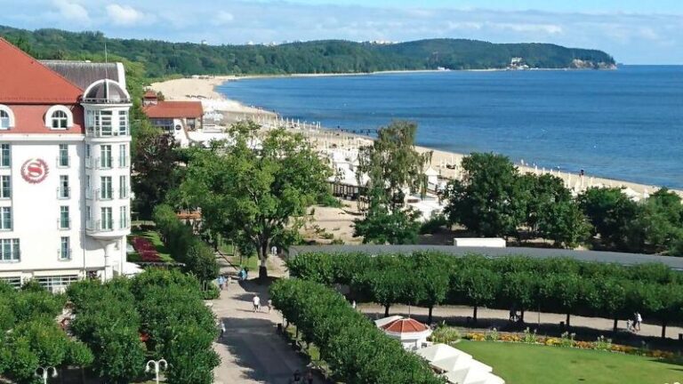 Noclegi w Sopocie: Przy plaży czy z basenem? Odkryj najlepsze rozwiązania dla siebie