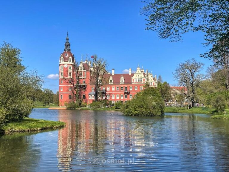 Odkryj skarby Parku Muzakowskiego: atrakcje, jeziora i ciekawe zdjęcia z wizyty