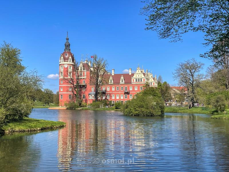 Odkryj skarby Parku Muzakowskiego: atrakcje, jeziora i ciekawe zdjęcia z wizyty